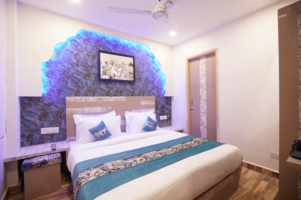 best budget luxury hotels in Amritsar near railway station bus stand